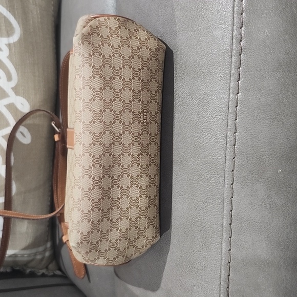 ๐ฏ๐ฅ๐ AUTHENTIC CELINE MACADAM CROSSBODY WITH ADJUSTABLE STRAP 8x10x4 - Picture 4 of 11